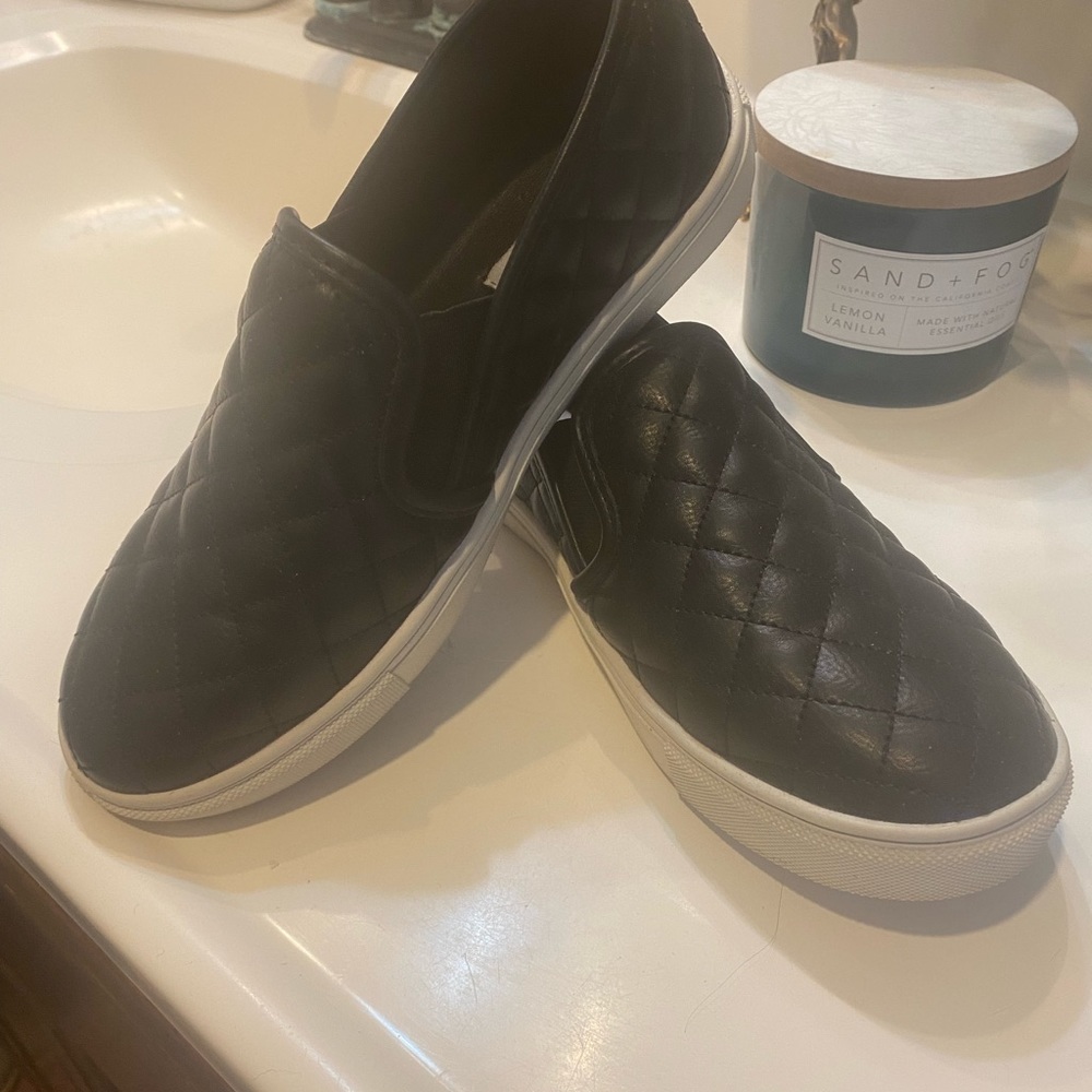 Steve Madden black slide on shoes - Picture 3 of 5